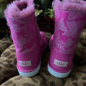 Raspberry Bailey Butterfly UGGs size equivalent to 7.5 to 8 womens & is 6 youth